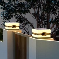 مصباح عمودي خارجي يعمل بالطاقة الشمسية ومقاوم للماء - أنيق ومتين